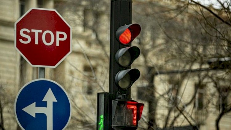    Bakıda işıqforlardan vaxt ölçənlər niyə yığışdırılır? -   RƏSMİ MÖVQE