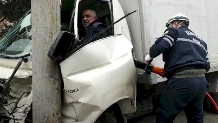    Bakıda avtomobildə sıxılmış vəziyyətdə qalan sürücü belə çıxarıldı - Video   
