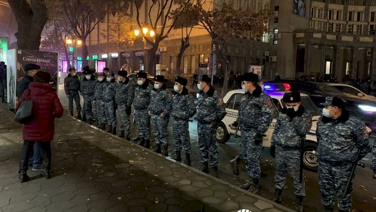    Ermənistanda itkin hərbçilərin yaxınları aksiya keçirdi   