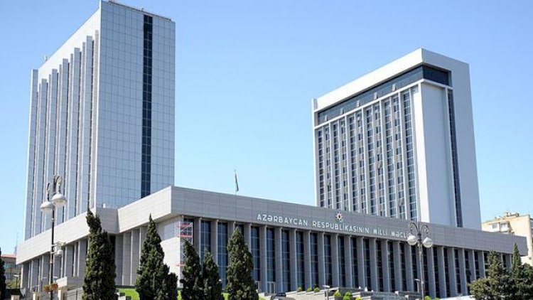    Milli Məclisin mətbuat katibi kollektivə təqdim olundu -   Foto