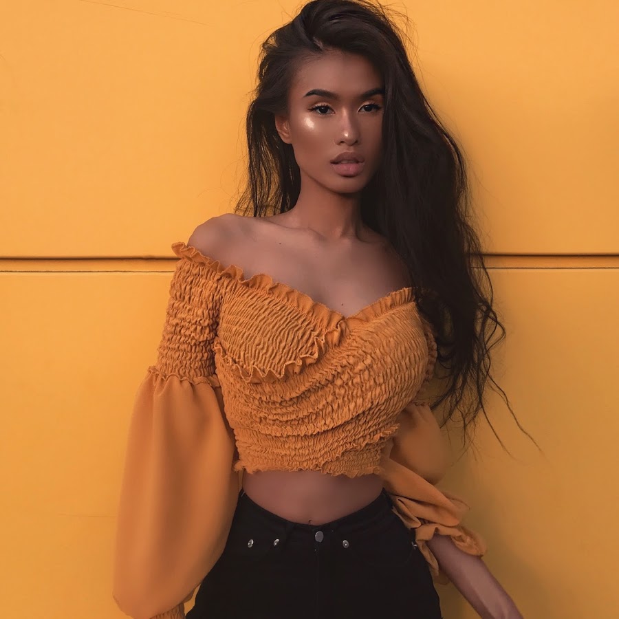 Məşhur modelin makiyajsız halı hər kəsi qorxutdu  - Fotolar
