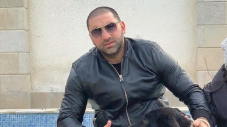   Kamil Zeynallı  “qul bazarı“nda kostyum payladı   - Video