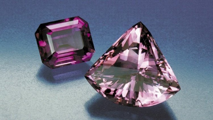   24 milyonluq brilliantı alnına taxdı - Maraqlı səbəb   + Fotolar