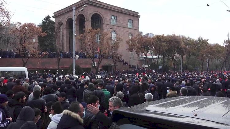    Ermənistanda Paşinyanın istefası tələbi ilə yürüş keçirilir   