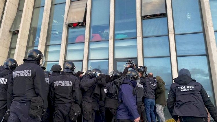    Gürcüstanda müxalifət lideri belə həbs edildi -   Video