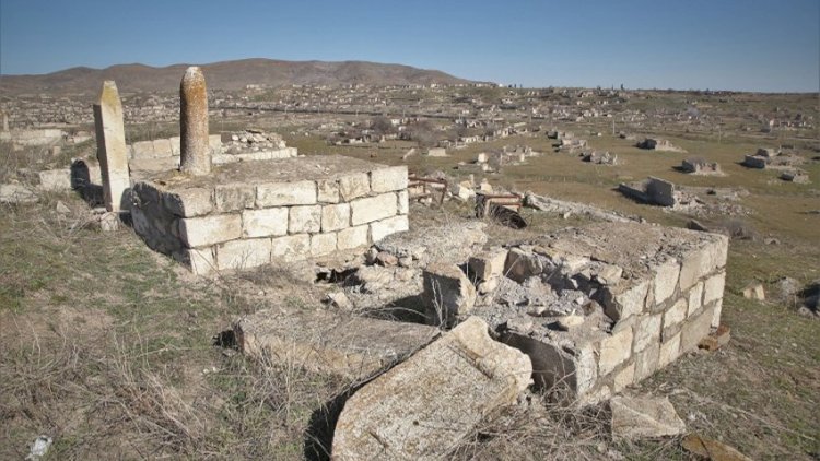    “Ermənilər ölülərdən də intiqam almaq istəyiblər” -   Hikmət Hacıyev