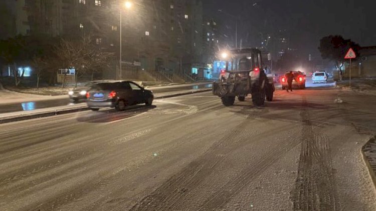    Boranlı, şaxtalı, qarlı bir qış axşamı...   - Bakıdan fotolar
