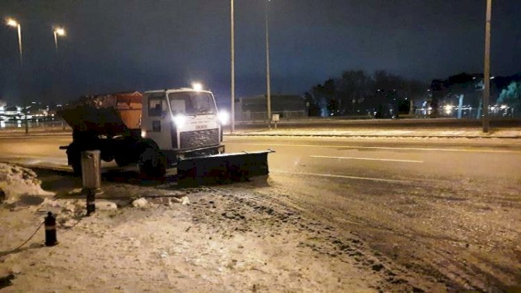    Paytaxt yolları səhərə kimi qardan təmizlənib - Fotolar   