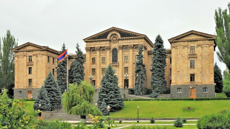    Ermənistan müxalifəti bu gün parlament binası önündə mitinq keçirəcək   