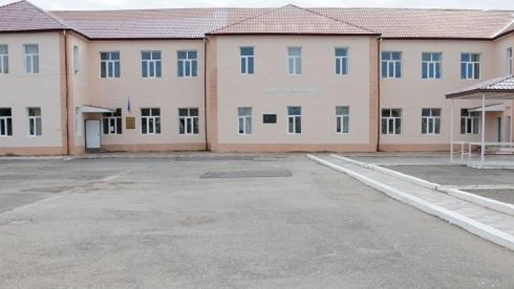    Müəllimləri koronaya yoluxan məktəbi niyə bağlamırlar?   