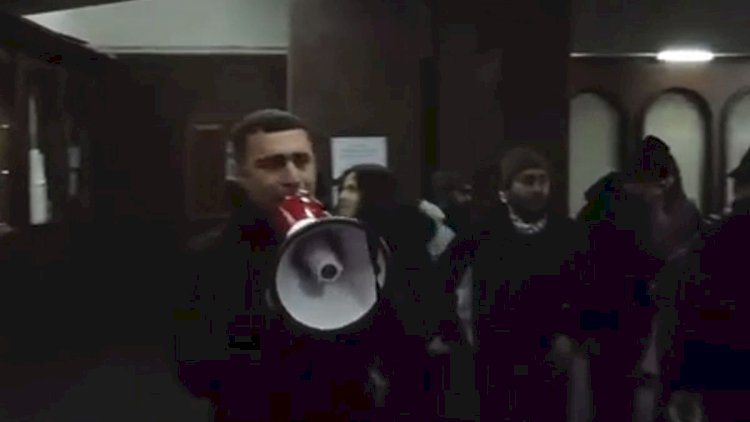    Yerevanda nümayişçilər hökumət binasına daxil oldular -   Video