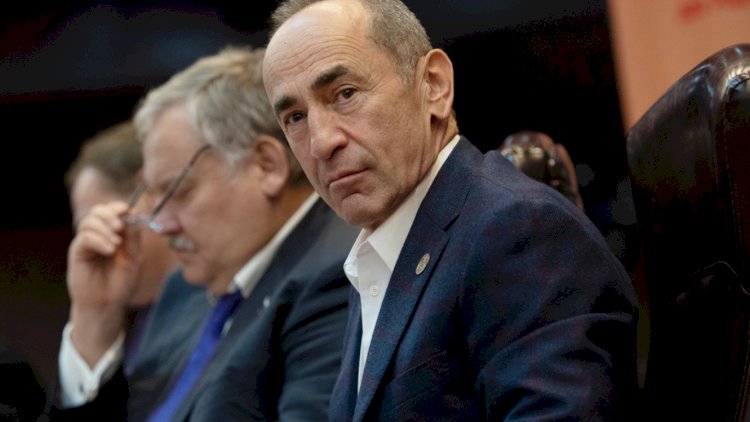    Robert Koçaryanın tərəfdarları yolu bağladı   