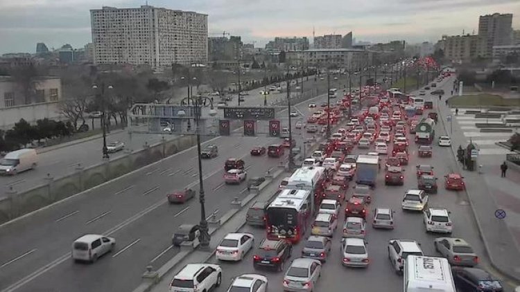    Bakının bu ərazilərində hazırda tıxac var   - SİYAHI + FOTOLAR