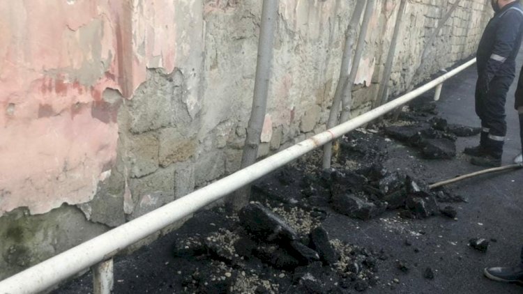    Bakıda yol idarəsi ağacların dibini asfaltladı   