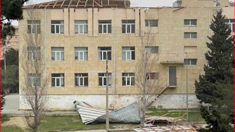    Bakıda külək məktəbin damını uçurdu   