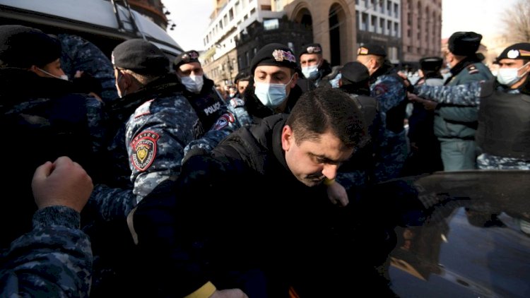    Ermənistanda müxalifət meydanlara axışır   