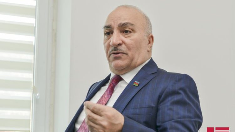    Partiya sədri feministləri üzdəniraq adlandırdı   