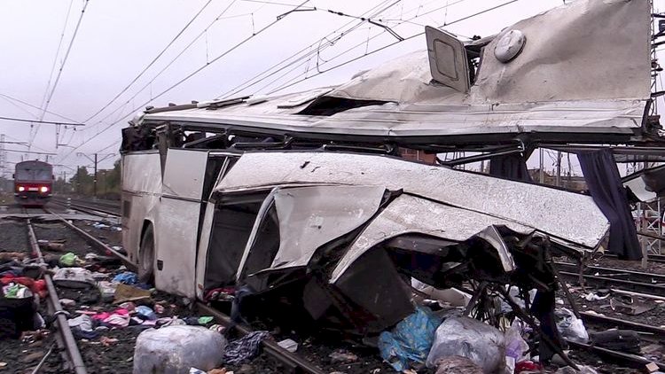    Sumqayıtda yük qatarı ilə sərnişin avtobusu toqquşub, ölən var   