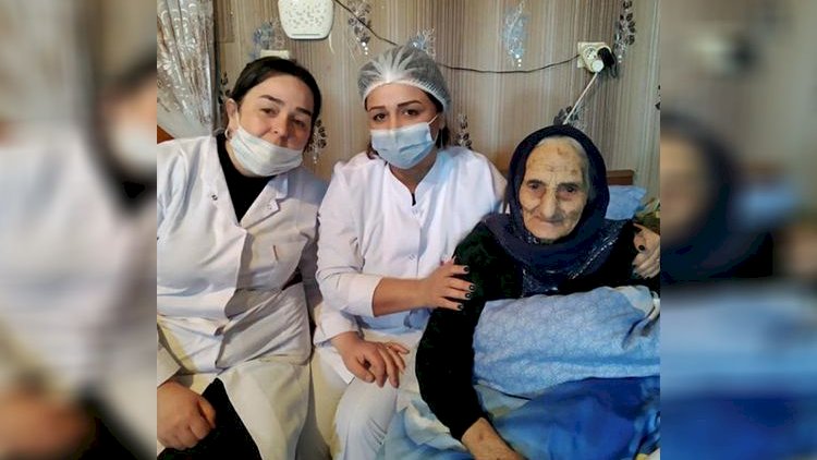    Sumqayıtda 99 yaşlı qadın peyvənd olundu - Foto   