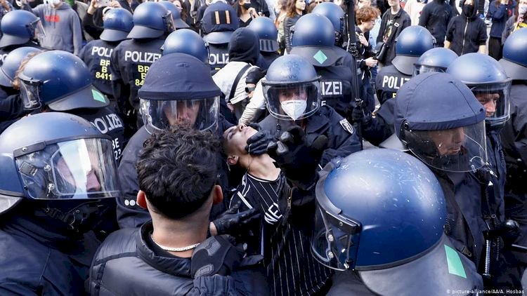    Almaniyada kütləvi aksiyalar zamanı 12 polis əməkdaşı xəsarət alıb   