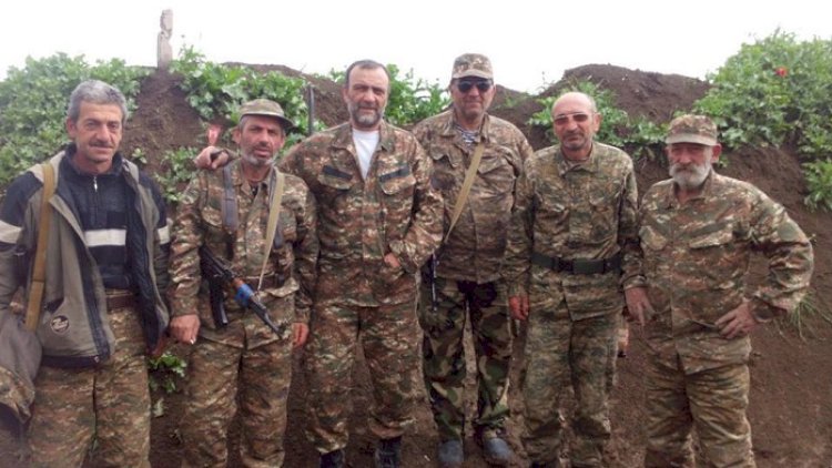    Separatçılar mülki erməniləri silahlandırır   