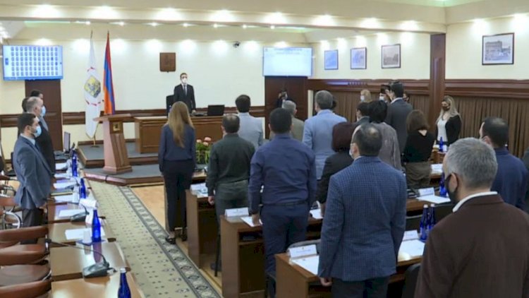    Paşinyanın daha bir adamı istefa verdi   