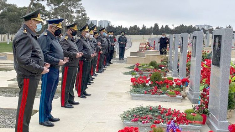    Generallar İkinci Fəxri Xiyabanı ziyarət etdi   