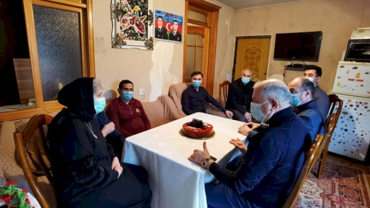    İcra başçısı şəhidin ad günündə ailəsini ziyarət etdi   - Fotolar