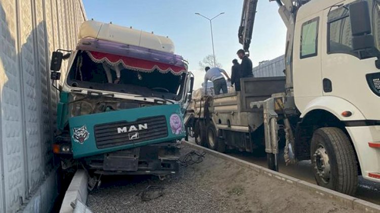   Bakıda yük maşını qəza törətdi   