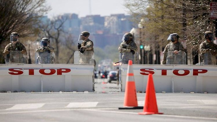    ABŞ Konqresinin qarşısında polis əməkdaşı bıçaqlanaraq öldürüldü   