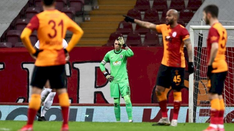    “Qalatasaray“ futbolçularını cəzalandırdı: Səhər 9-dan axşam 5-ə qədər məşq edəcəklər   