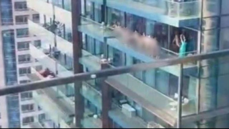    40 model eyvanda çılpaq poz verdi -   Fotolar