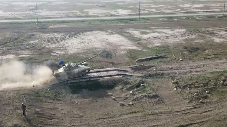    Tankçılarımız hədəfləri dəqiq atəşlə məhv etdilər -   Video