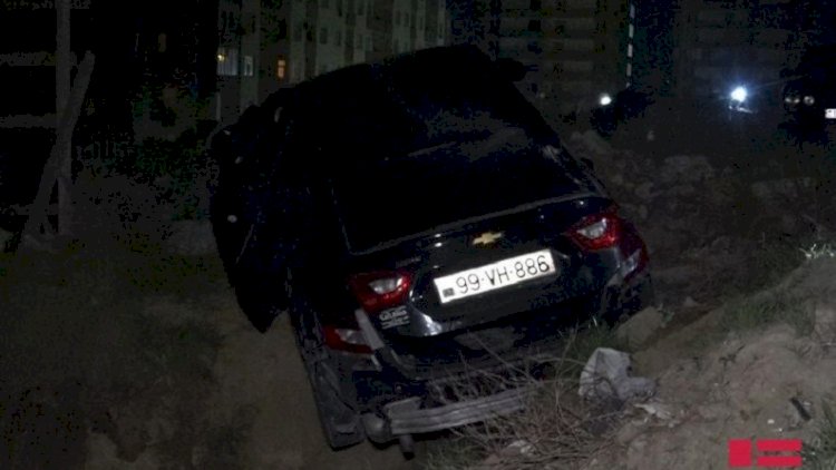    Bakıda maşını gülləyə tutdular, dərəyə “uçdu” - Fotolar   