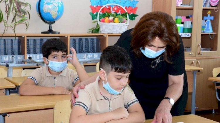    Daha iki məktəb koronavirusa görə onlayn təhsilə keçdi   
