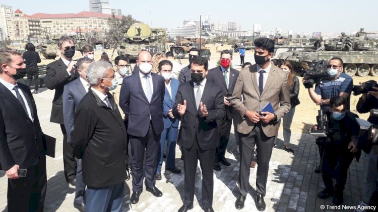    Beynəlxalq ekspertlər Hərbi Qənimətlər Parkında oldular   