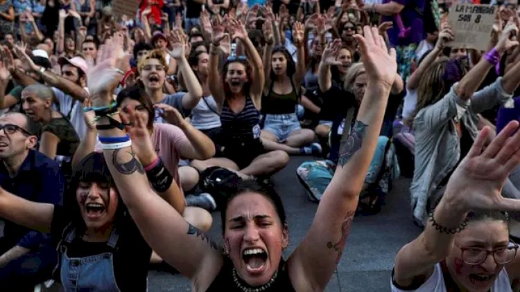    15 yaşına çatan şəxs cinsi münasibət yaşaya biləcək -   Yeni Qanun təsdiq edildi
