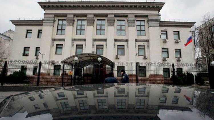    Ukrayna Rusiyanın Kiyevdəki səfirliyinin baş diplomatına üç gün vaxt verdi   