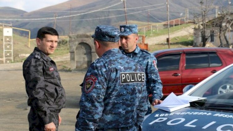    Erməni separatçılarının “polis”i Qarabağ yollarında yeni postlar yaradacaq... - Fotolar   