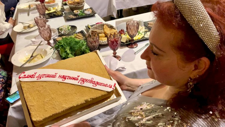    BDU-nun professoru karantin qaydalarını pozdu -    Özünə dəbdəbəli ad günü keçirdi + FOTOLAR