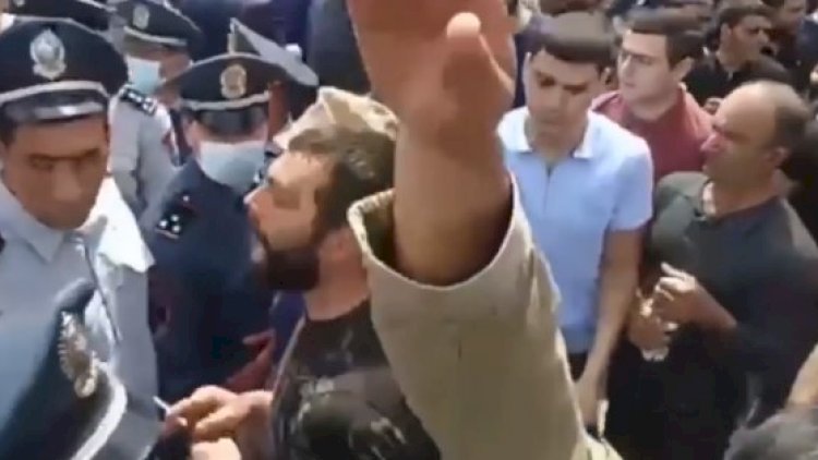    Zəngəzurda ara qarışdı: Paşinyanı Azərbaycan dilində söydülər   - Video