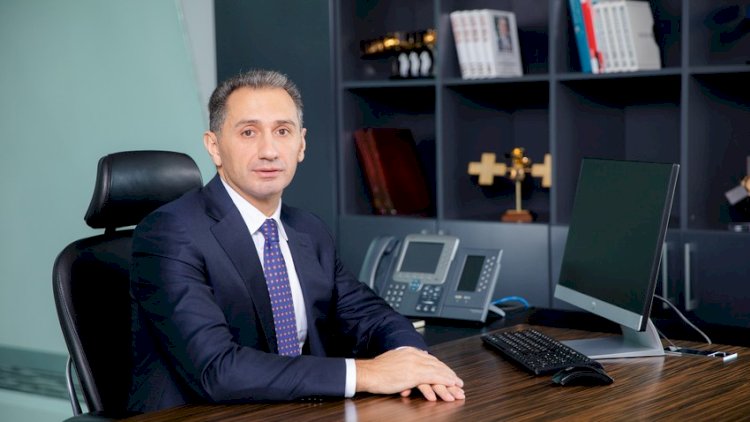   Nazir koronaya yoluxan baş direktoru vəzifədən azad etdi   - Foto