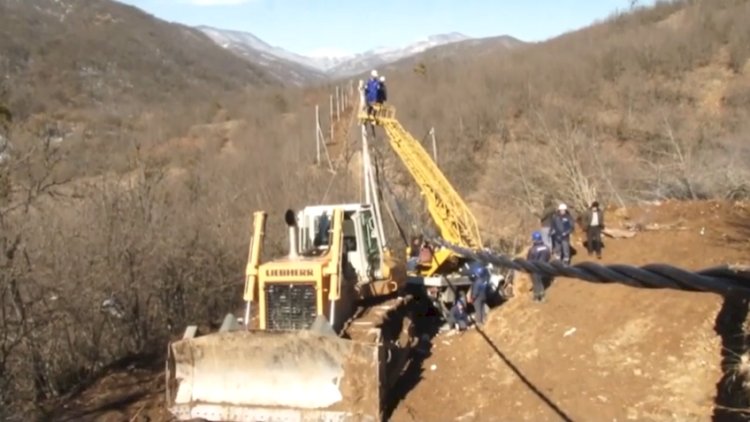    Suqovuşanda iki dövrəli elektrik veriliş xəttinin çəkilişi davam edir -   Video