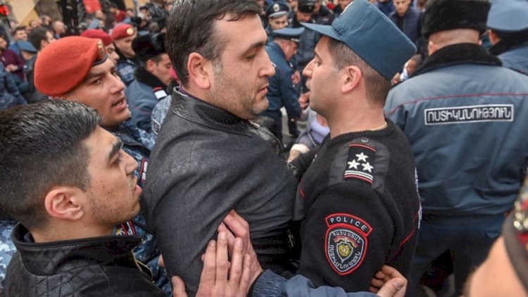    Ermənistan Baş Prokurorluğu qarşısında gərginlik davam edir   