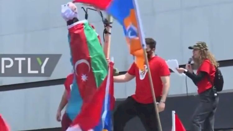    Ermənilərin başı pozulub: Azərbaycan bayrağına bükülmüş manekeni “edam” etdilər   