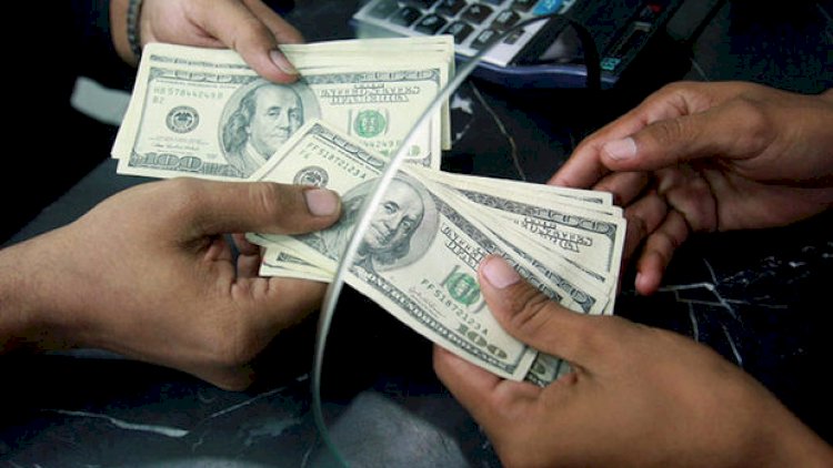    Banklar dollar satışına məhdudiyyət qoydu: Manat ucuzlaşacaq? - Video   