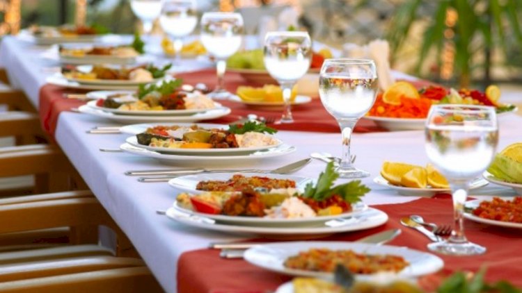    “Kütləvi iftar süfrələrinin açılması doğru deyil“ -   Din xadimi