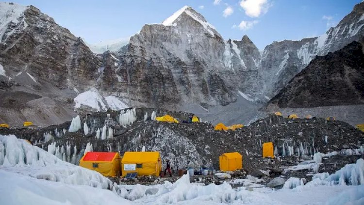    Koronavirus dünyanın ən yüksək zirvəsinə “ayaq açıb“   - 17 alpinist yoluxub