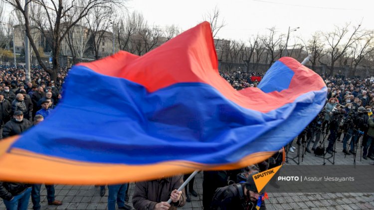    Ermənistanda gərginlik artır: “Xalqa yalan danışan siyasətçilər...“   