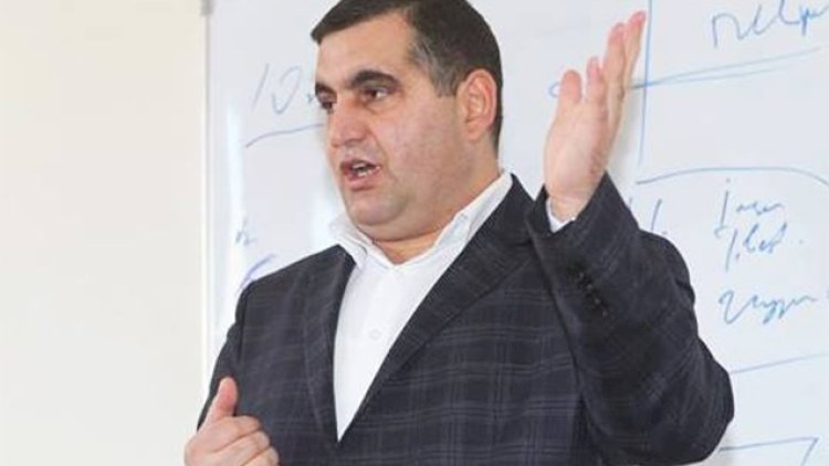    “Onların Allahı da, dini də puldur“   